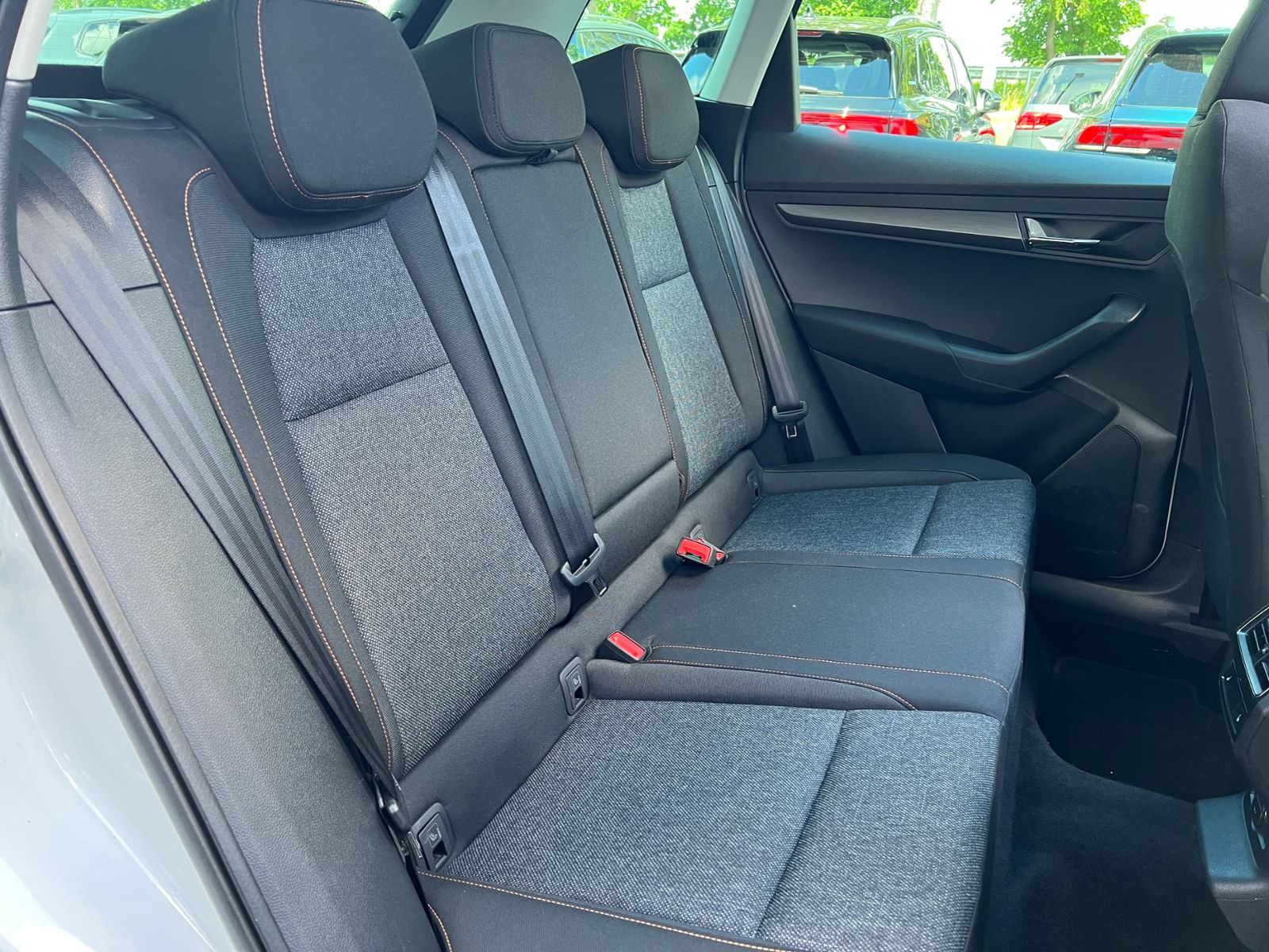 Fahrzeugabbildung SKODA Karoq Clever 1.5 TSI DSG *LED,Pano,Navi,Kamera,1