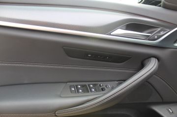 Fahrzeugabbildung BMW 520 d Lim. M Sport HeadUp+Komfortsitze+GSD