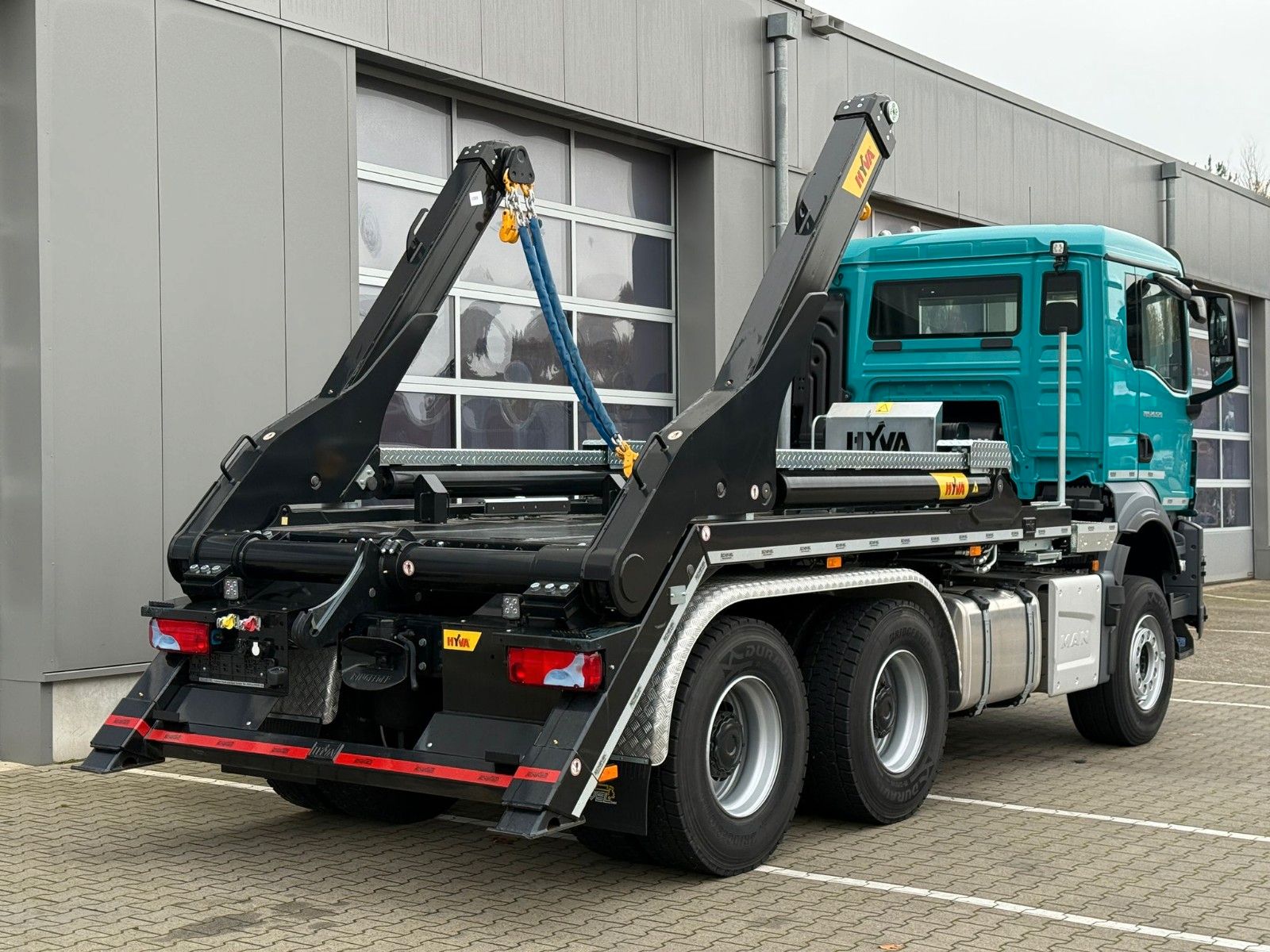 Fahrzeugabbildung MAN TGS 26.520 Absetzkipper HYVA 18 TAZ / Funk / 6x4