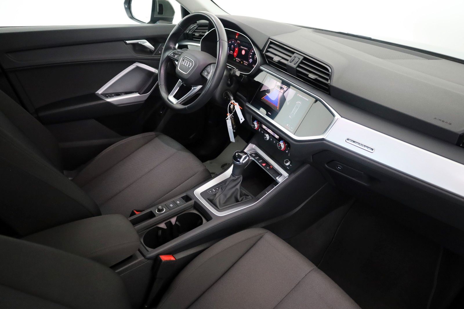 Fahrzeugabbildung Audi Q3 35 TDI quattro Sportback Navi,LED,Kamera,SH