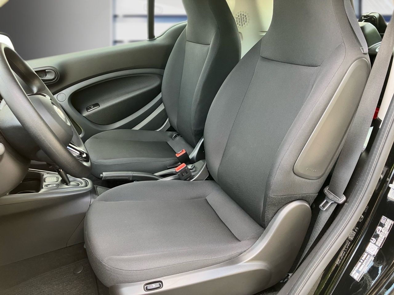 Fahrzeugabbildung Smart smart EQ fortwo 22KW+SITZHEIZ+KLIMAAUTO+DAB+USB
