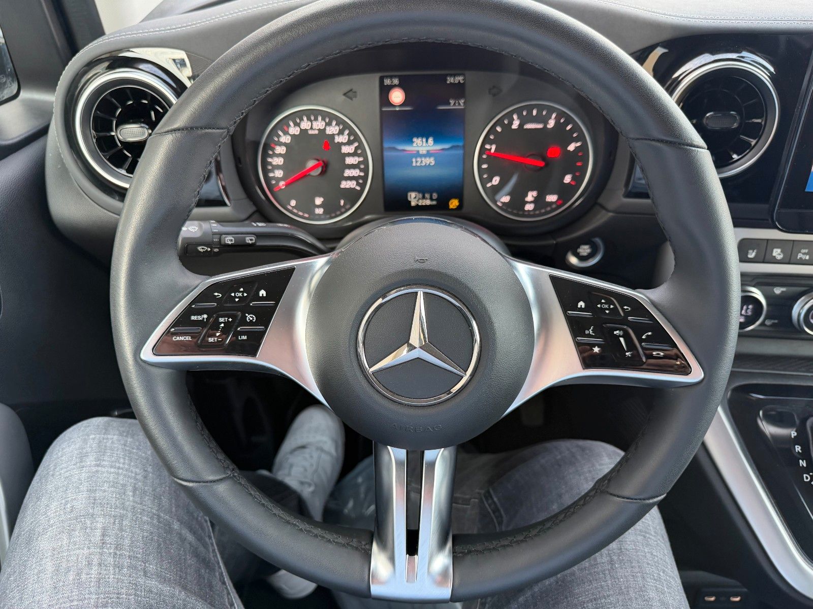 Fahrzeugabbildung Mercedes-Benz T 180 d PROGRESSIVE Autom LED Klimaautom MBUX