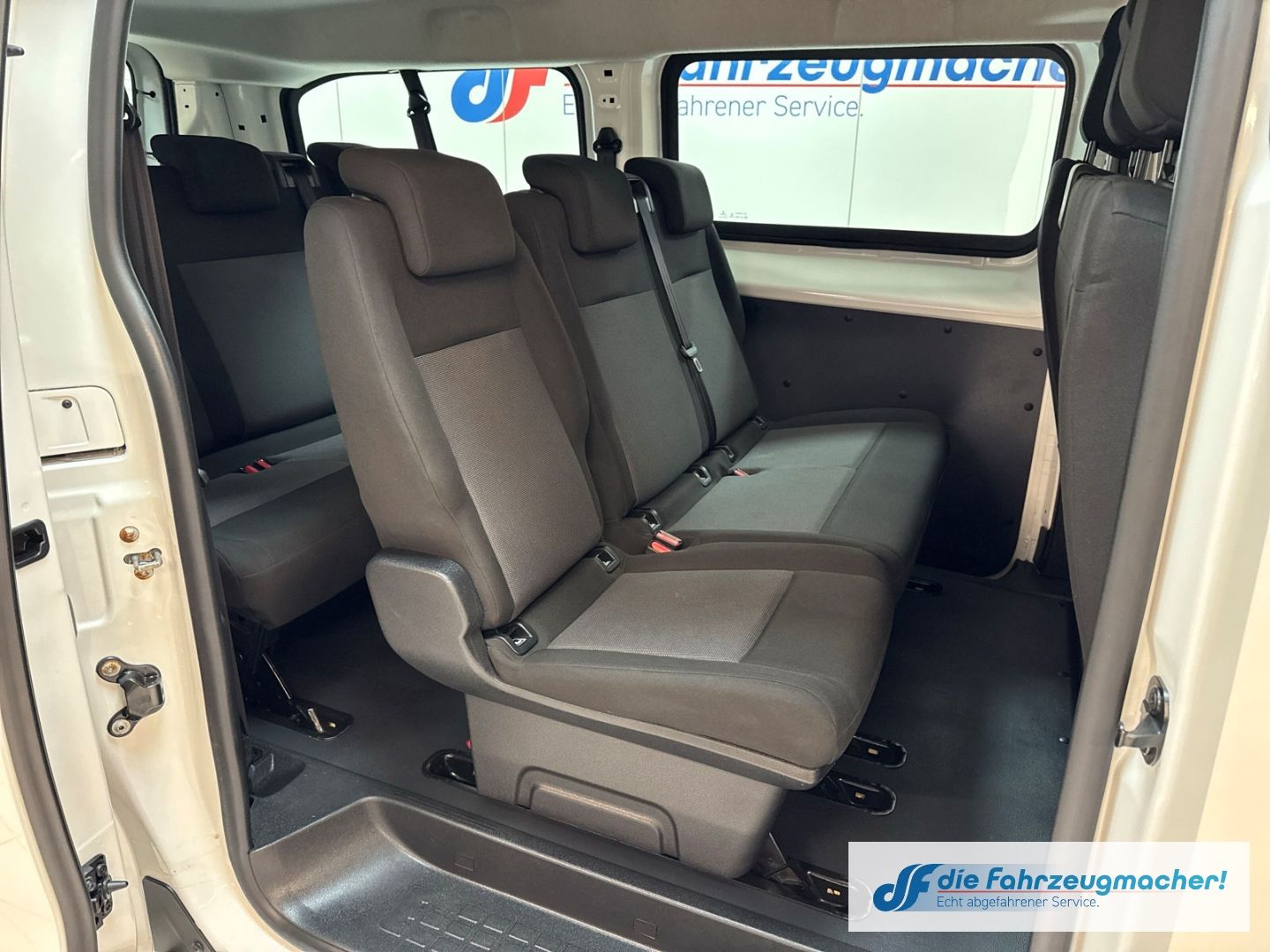 Fahrzeugabbildung Opel Vivaro L Apple CarPlay Android Auto Musikstreami