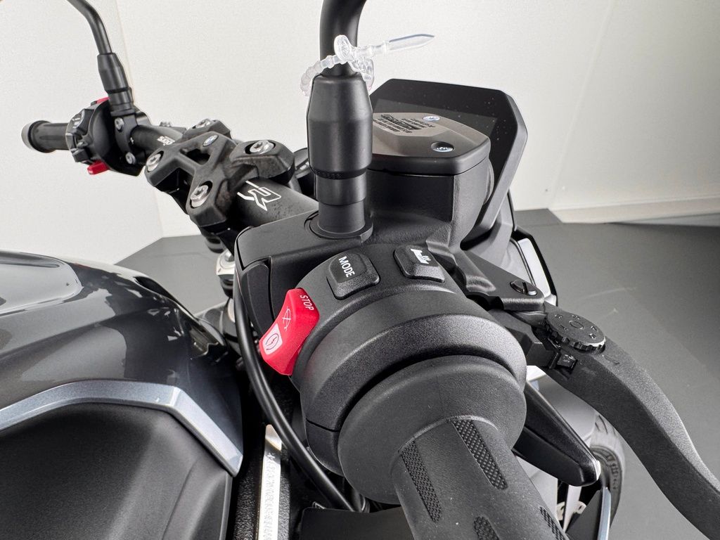 Fahrzeugabbildung BMW S1000 R *NEUWERTIGER *1. HAND