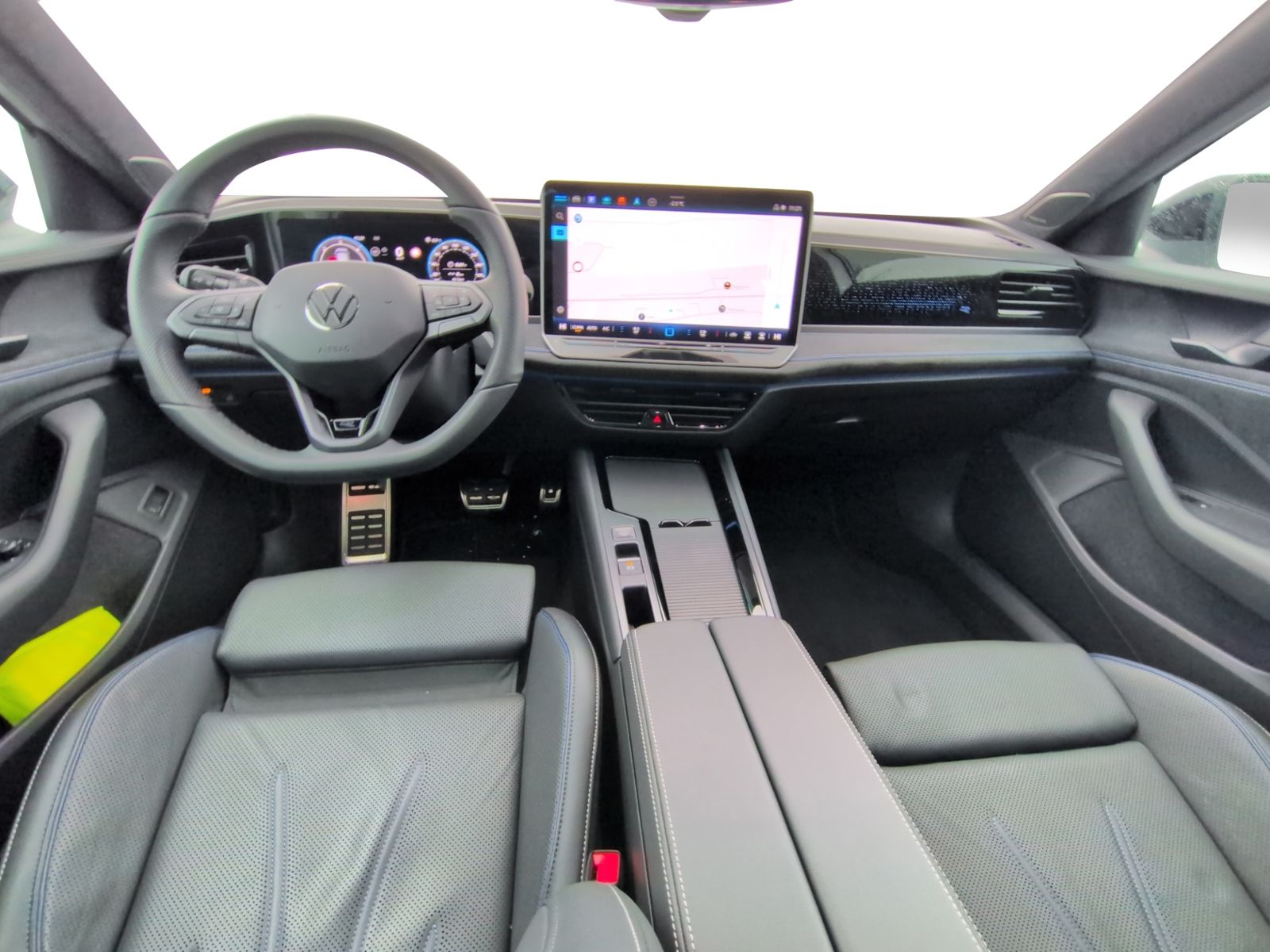 Passat Variant 2.0 TDI 4M R-Line STHZ+PANO+AHK+D