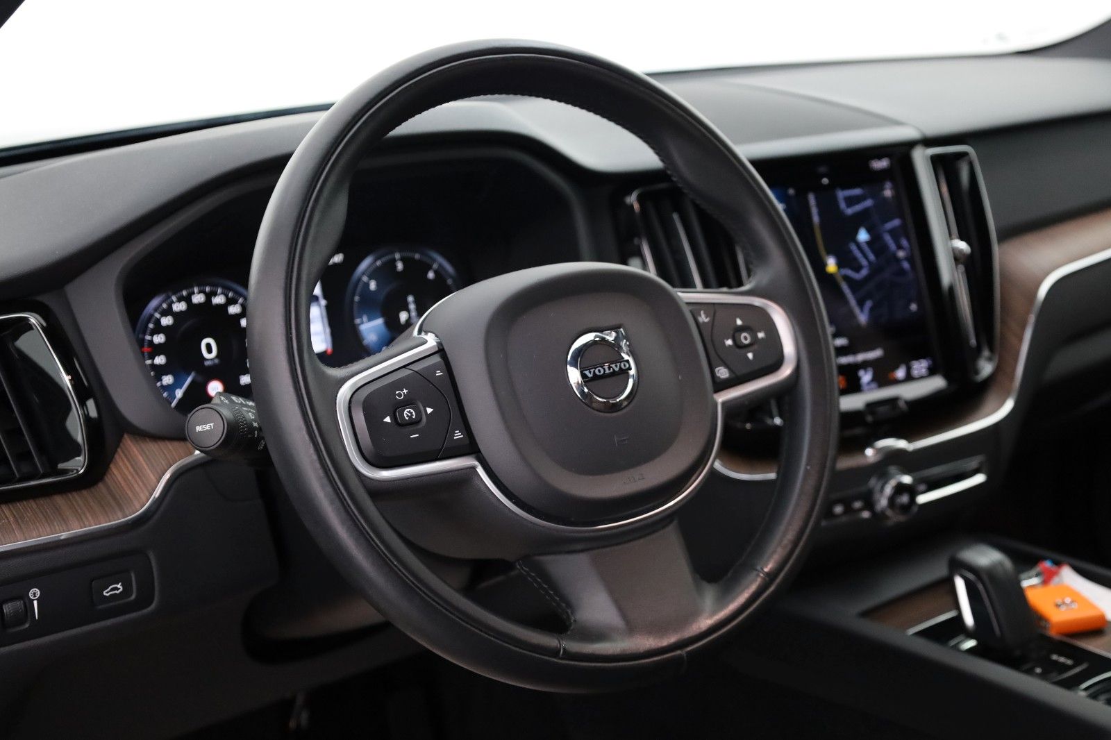 Fahrzeugabbildung Volvo XC 60 Momentum Pro Geartr.Leder,Navi,SH, Kamera