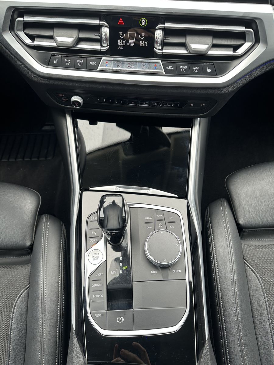 Fahrzeugabbildung BMW 330i Touring Sport-Line NAV+LED+SHZ+HiFi+AHK+VC
