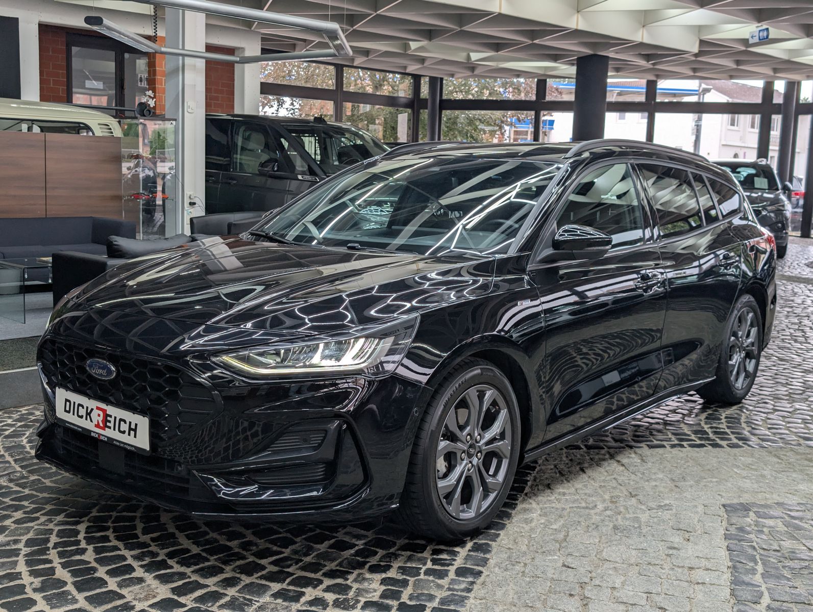Fahrzeugabbildung Ford Focus 1.0 EB ST-Line ACC LED KAM WINTER Styling