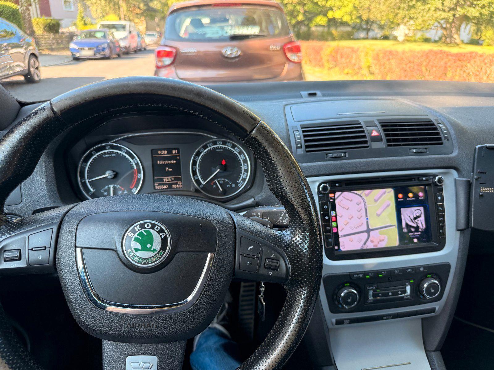 Skoda Octavia 2009 — rear view