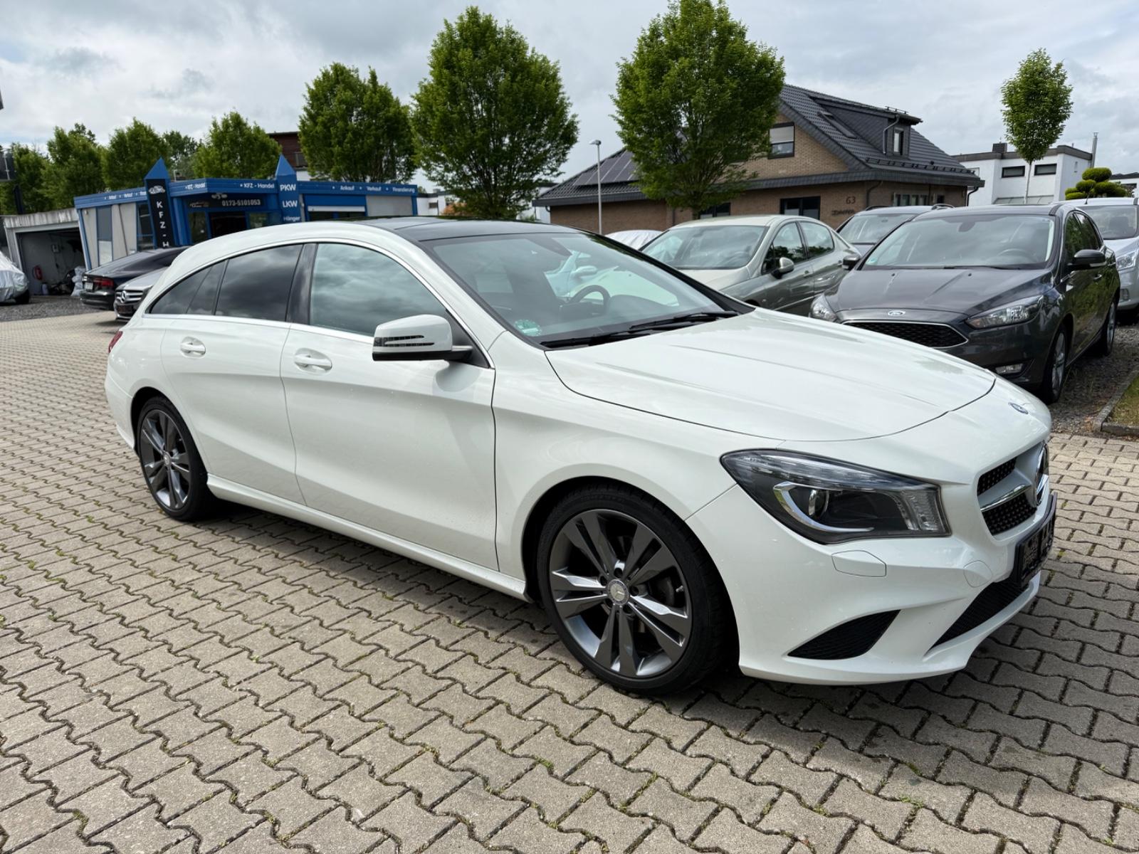 Mercedes-Benz CLA 180Shooting Brake  Pano Navi Cam Leder