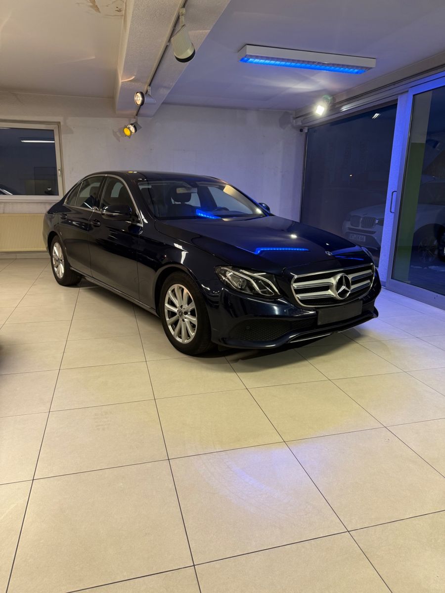 MERCEDES-BENZ E 200