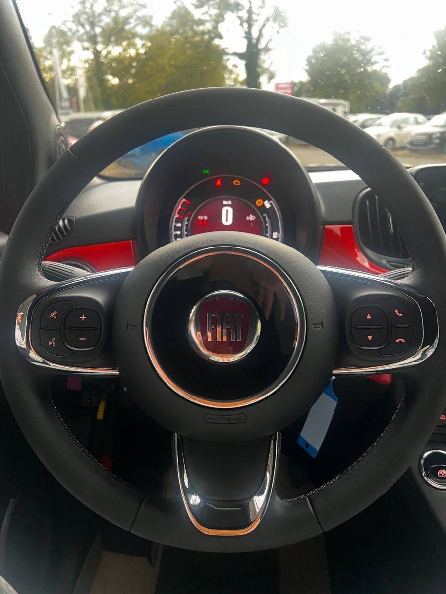 Fahrzeugabbildung Fiat 500C 1.0 Hybrid Dolcevita Cabrio16 Zoll NAVI DAB