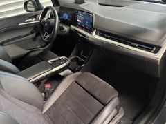Fahrzeugabbildung BMW 218i Active Tourer M Sport --AHK/HiFi/HeadUp/ACC