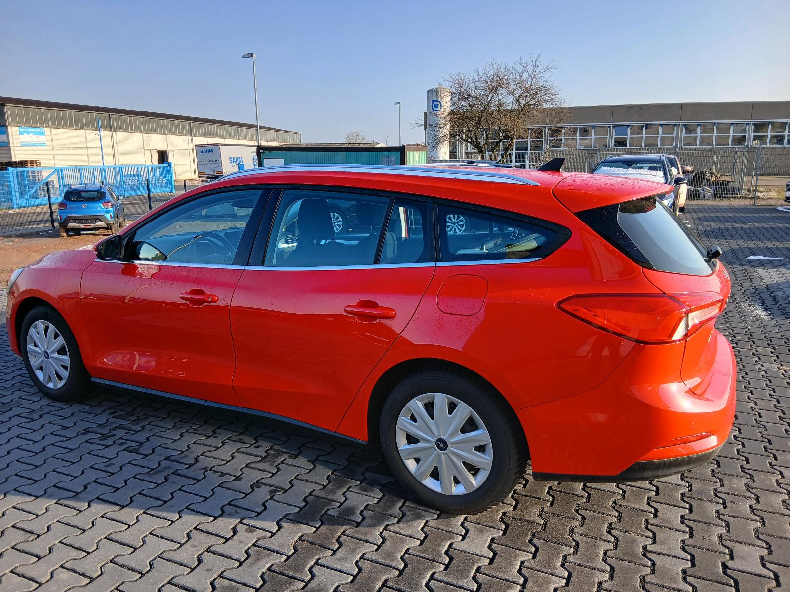 Ford Focus Turnier Cool & Connect, LED, AHK neu
