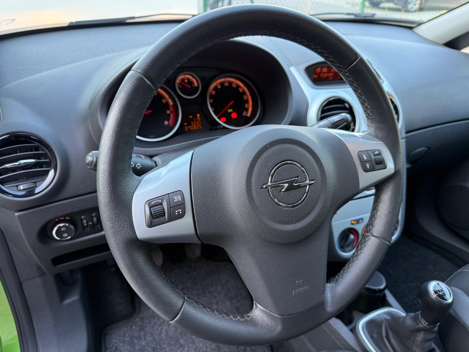 Opel Corsa D Klima+Sitz und Lenkradheizung+Tempomat