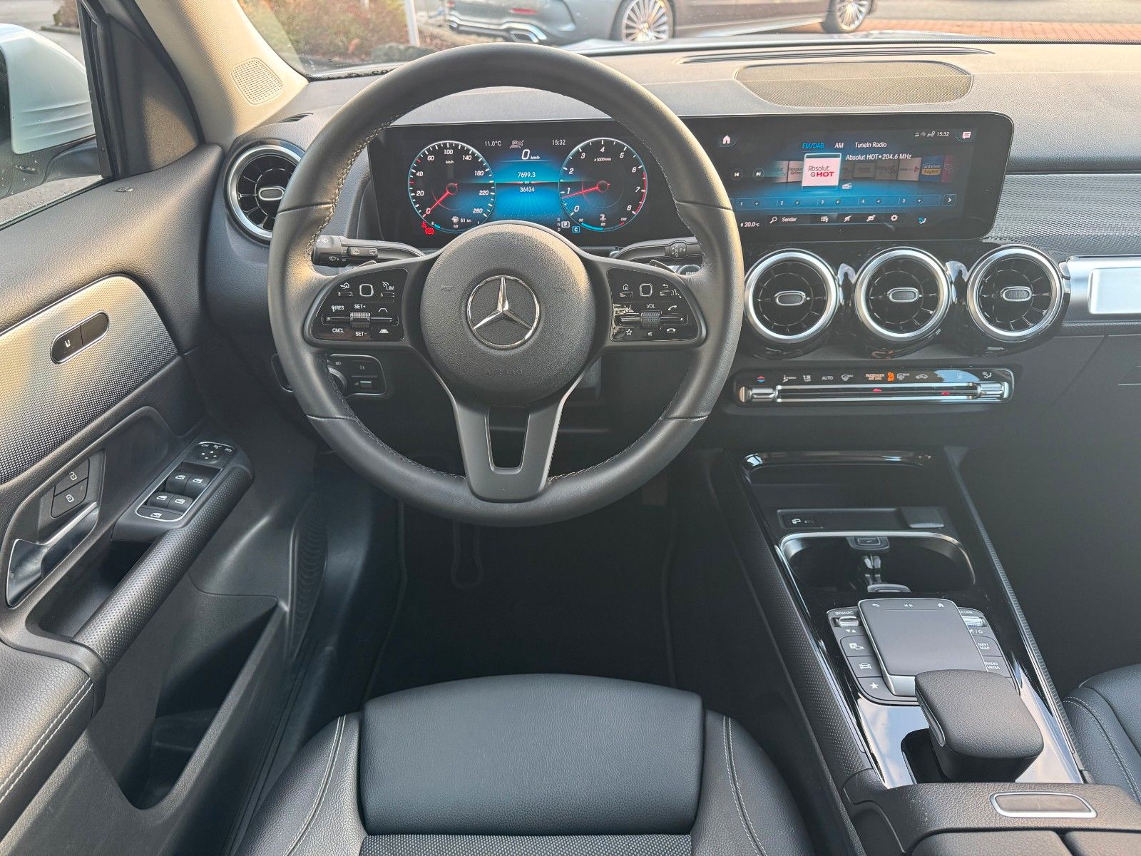 Fahrzeugabbildung Mercedes-Benz GLB 200 4M Style+StandH+Distr+RKamera+Augment