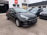 Kia Rio Attract*ALU*KAMERA*NAVI*TEMPOMAT*KLIMA* - Kia Rio: Limousine