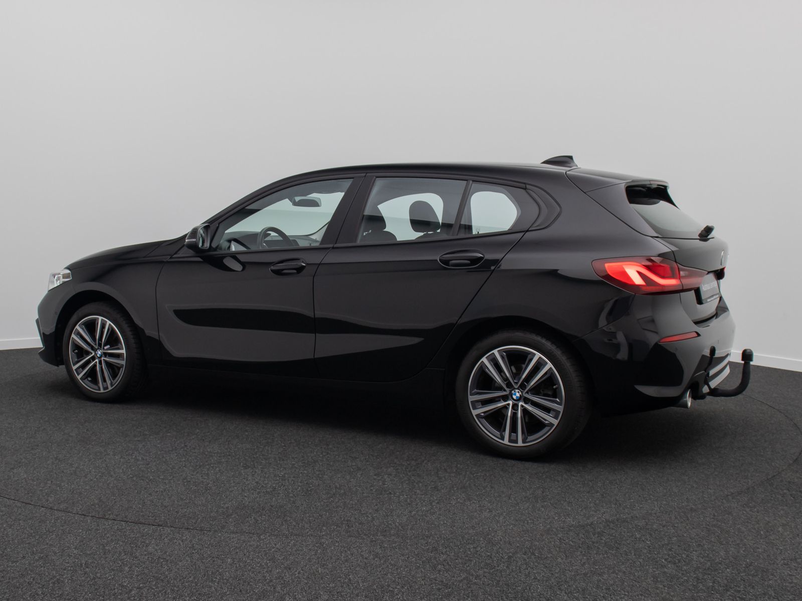 Fahrzeugabbildung BMW 118i Sport Leder HUD DAB Kamera AHK Memory LED