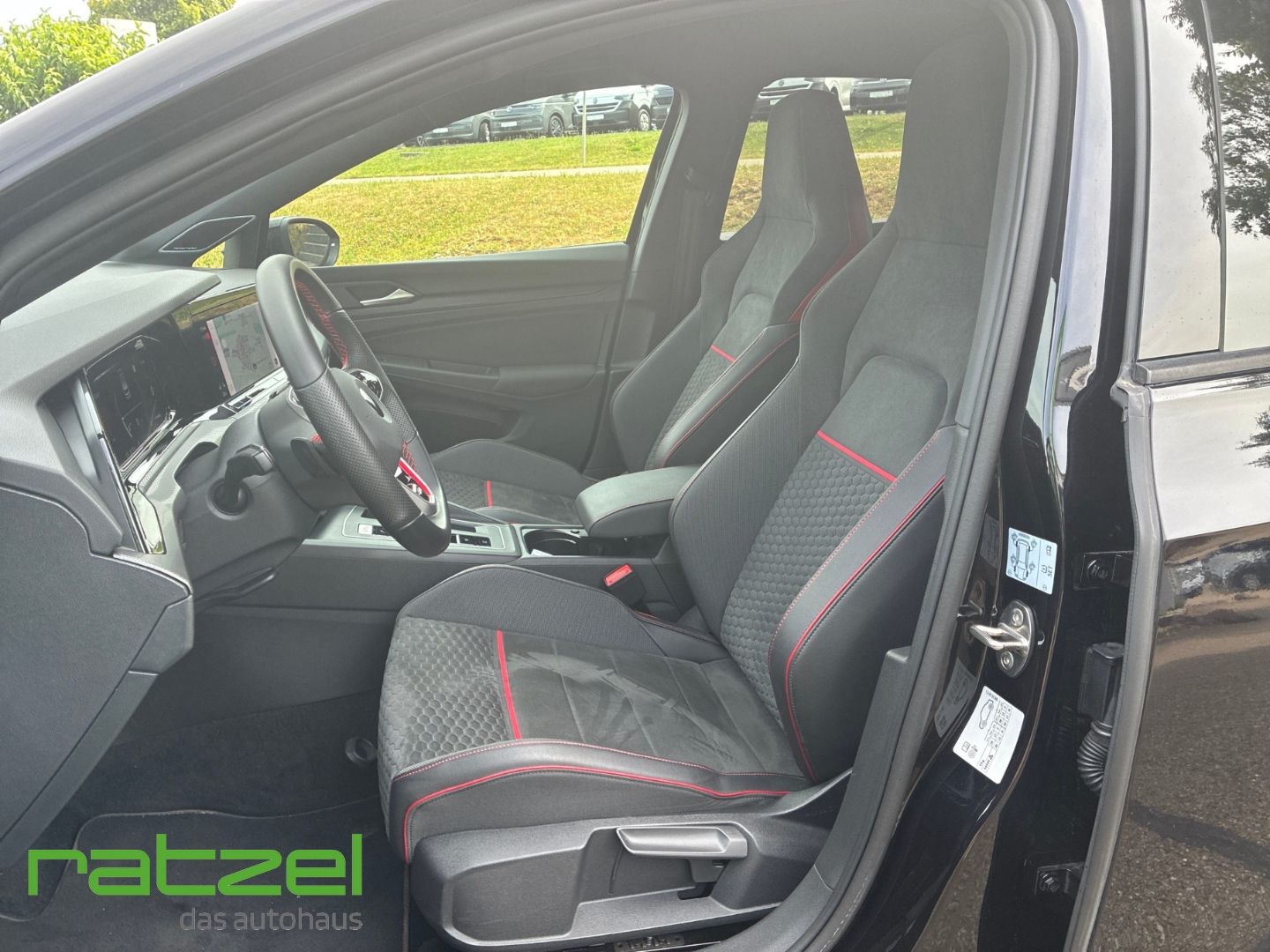 Fahrzeugabbildung Volkswagen Golf GTI VIII Clubsport 2.0 TSI DSG Har/Kar Navi