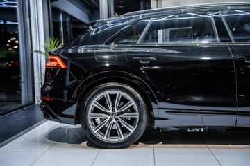 Audi Q8 - 8
