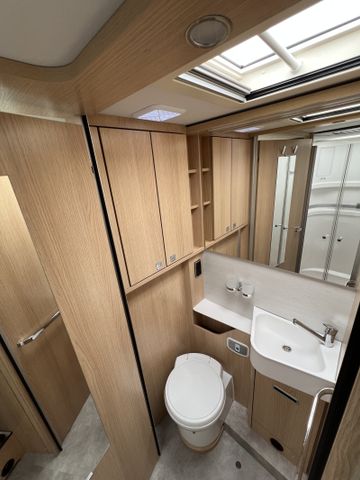 HYMER  ERIBA  HYMERCAR B-Klasse MC T BlackLine 680 AutarkieSHZPremium