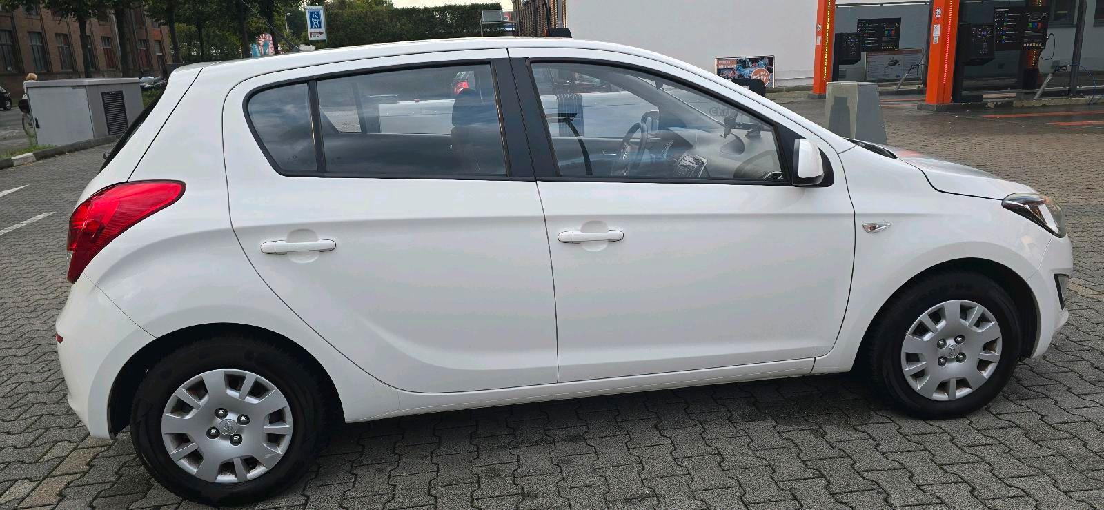 Hyundai i20 2012 — photo 5