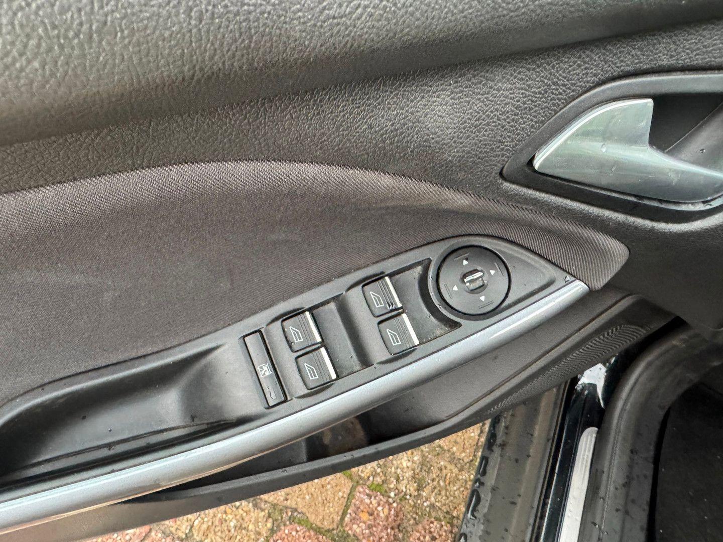 Ford Focus 2013 — photo 14