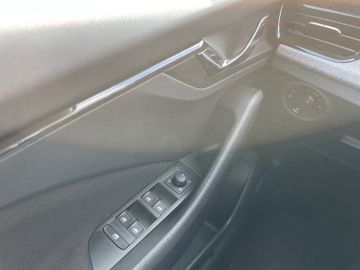 Skoda Kamiq 1.0 TSI Tour *2xPDC*CAM*DAB*MATRIX*SHZ*TEL
