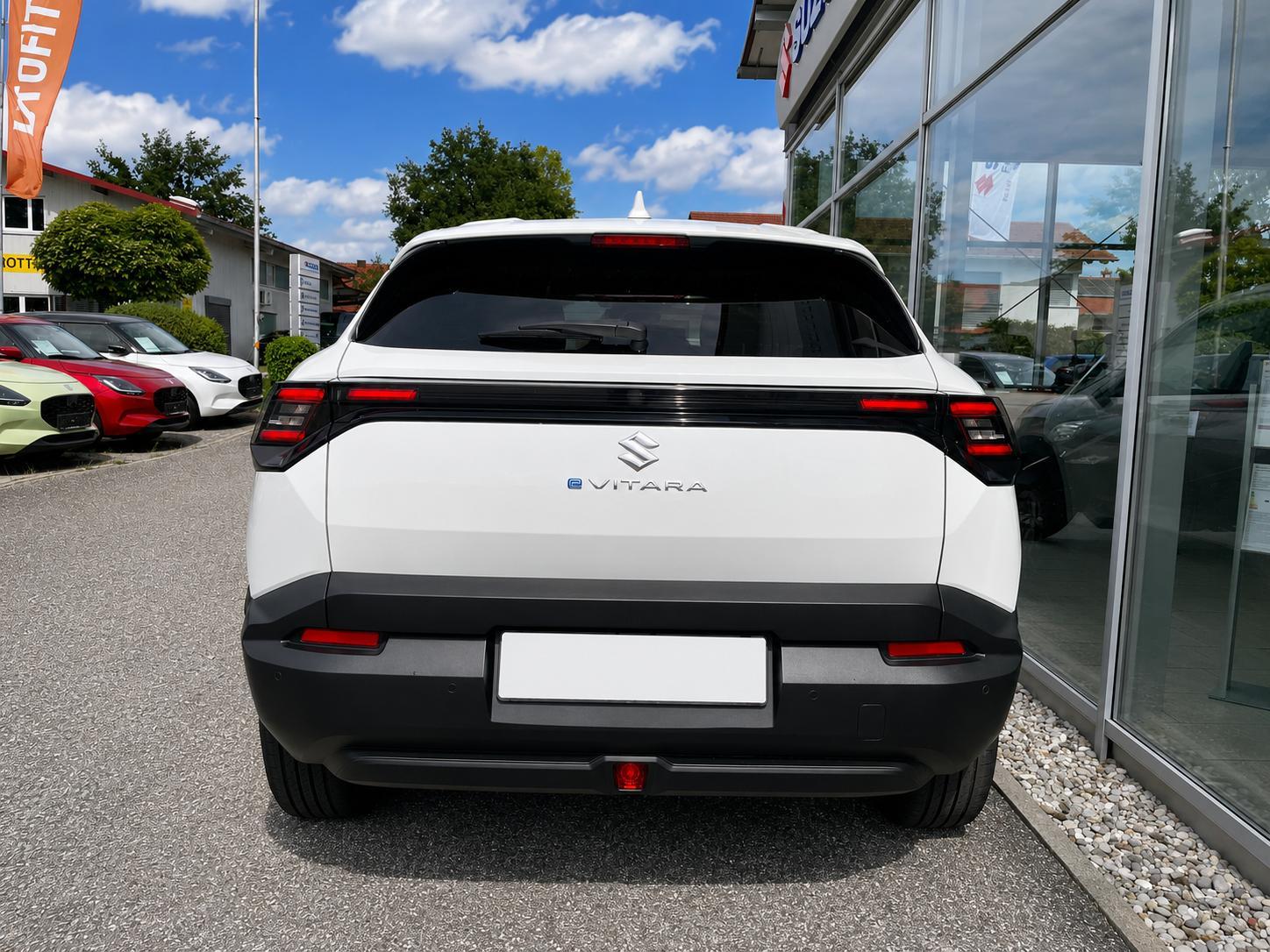 Suzuki e Vitara Club eAxle  106 kW (144 PS) 49 kWh-B...