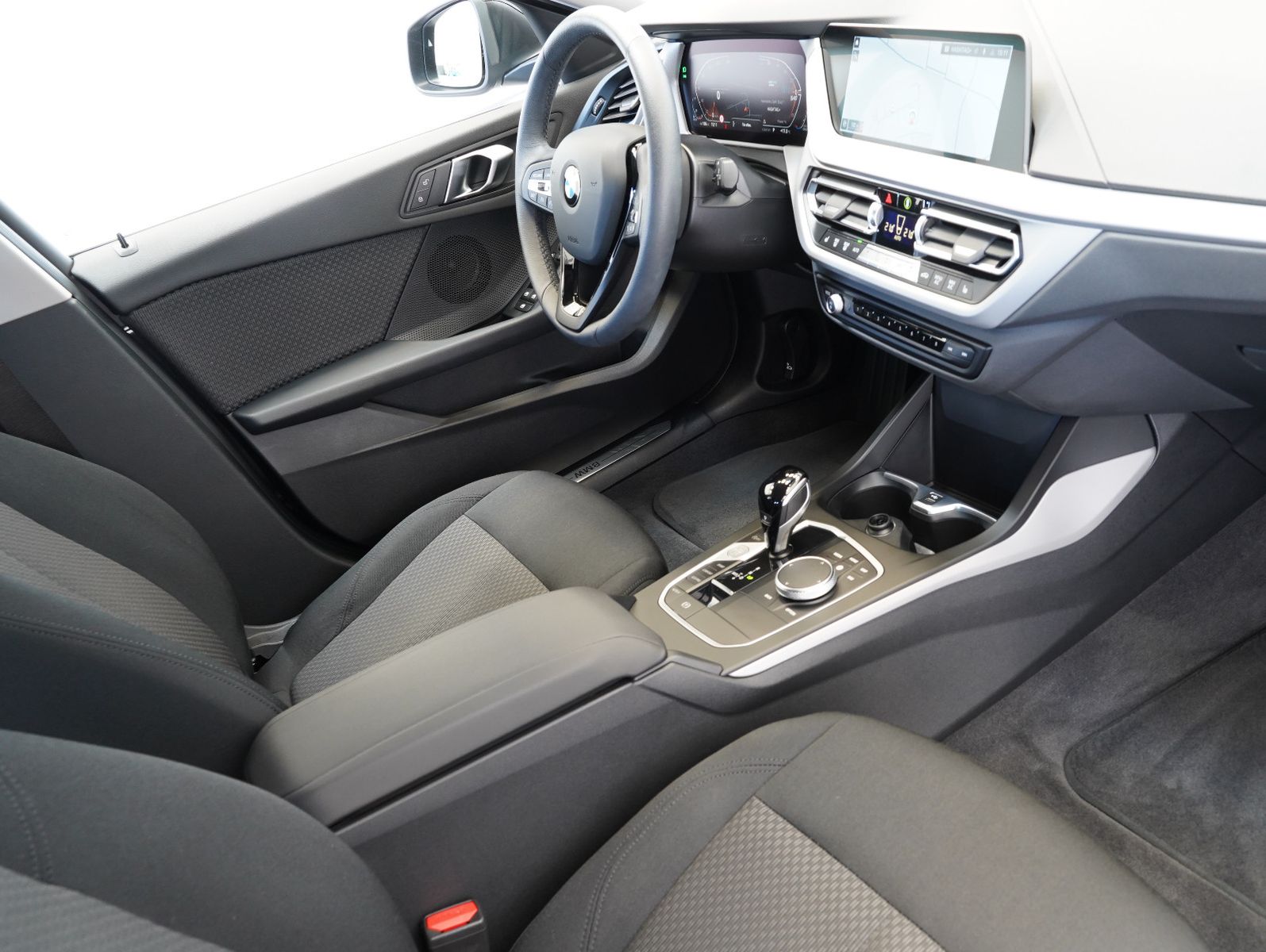 Fahrzeugabbildung BMW 120 d Advantage LED/NAVI/DRIVING-ASSISTANT