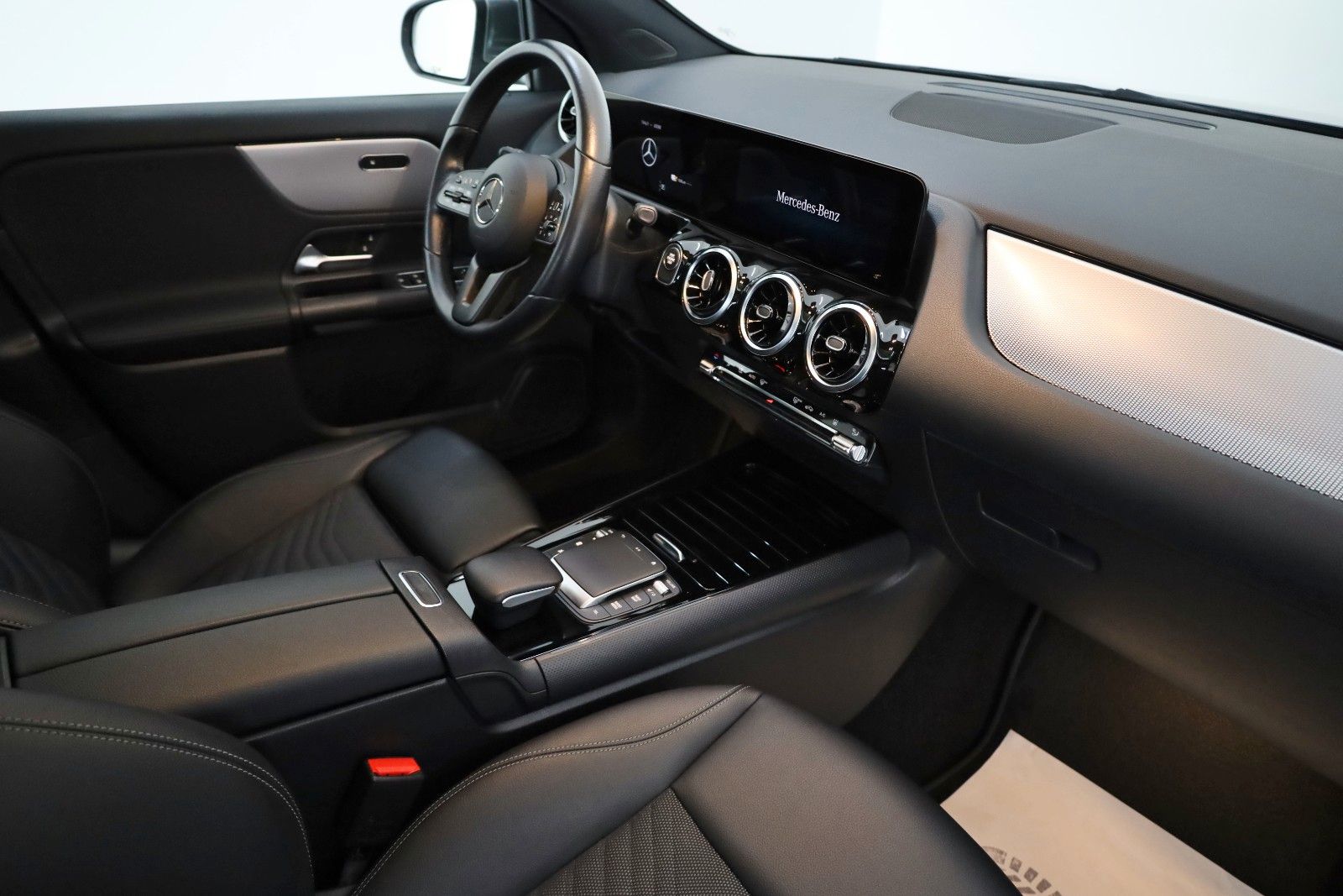 Fahrzeugabbildung Mercedes-Benz GLA 250 e, Style,T.Leder,Navi,LED,SH,Kamera,Pano