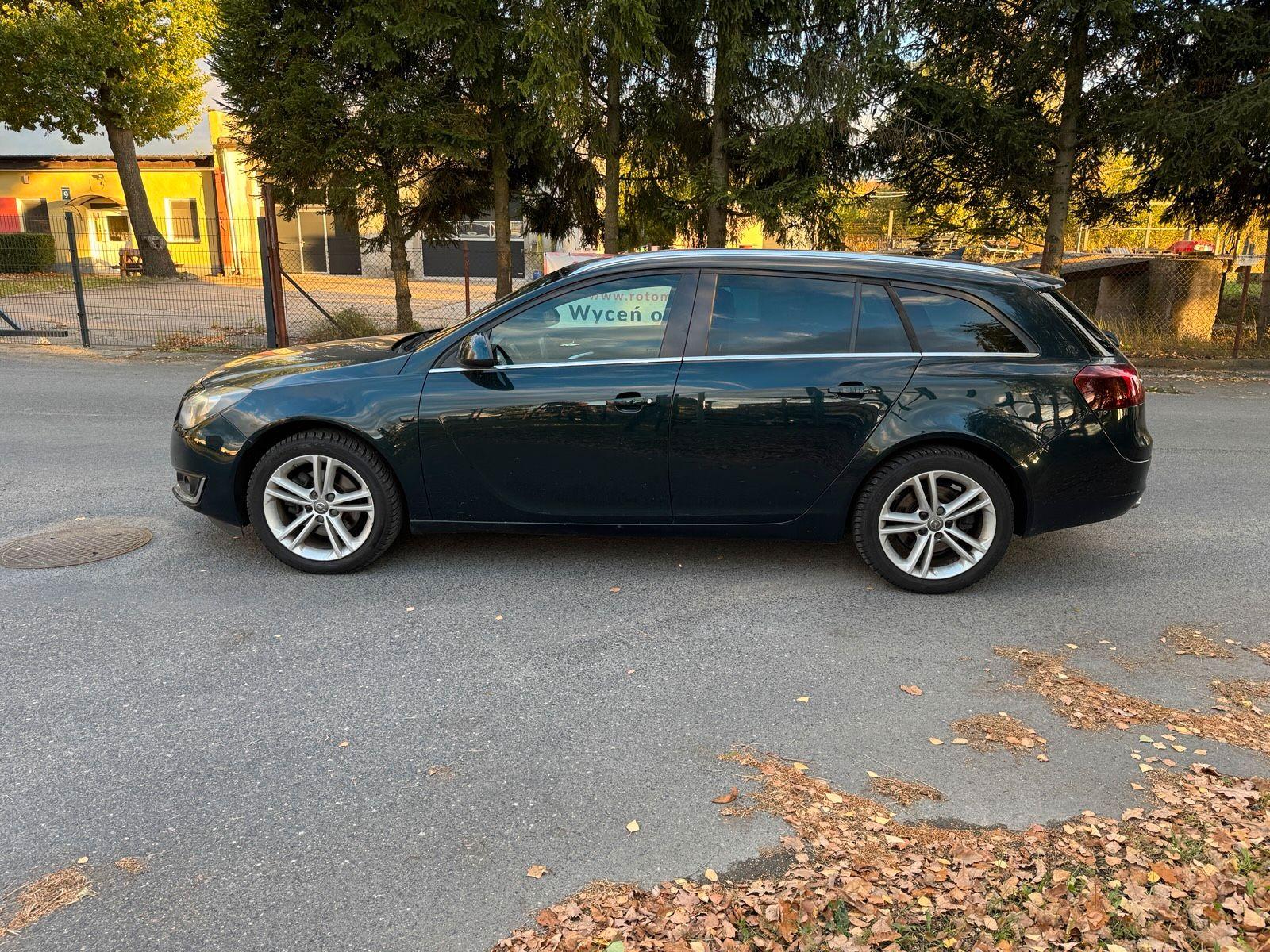 Opel Insignia 2015 — вигляд ззаду
