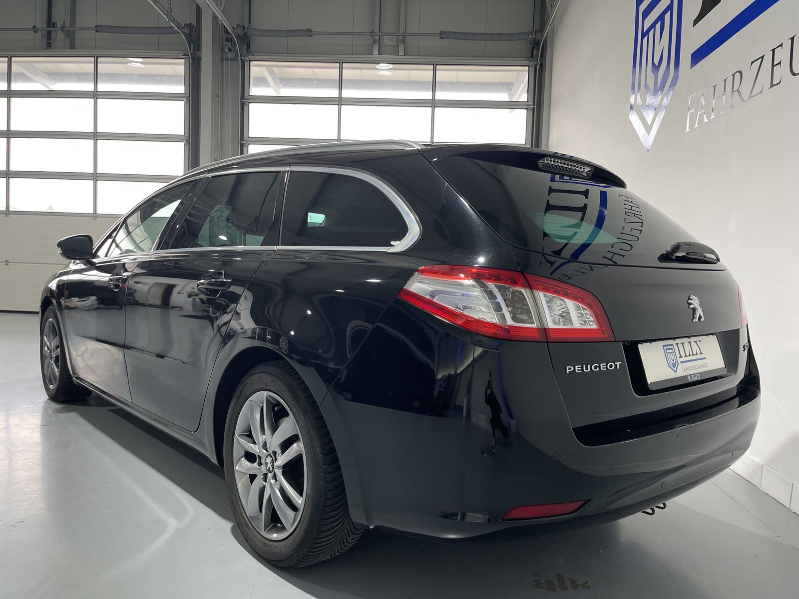 Fahrzeugabbildung Peugeot 508 Allure*AHK*LED*Leder*Pano*STHZ*Navi*