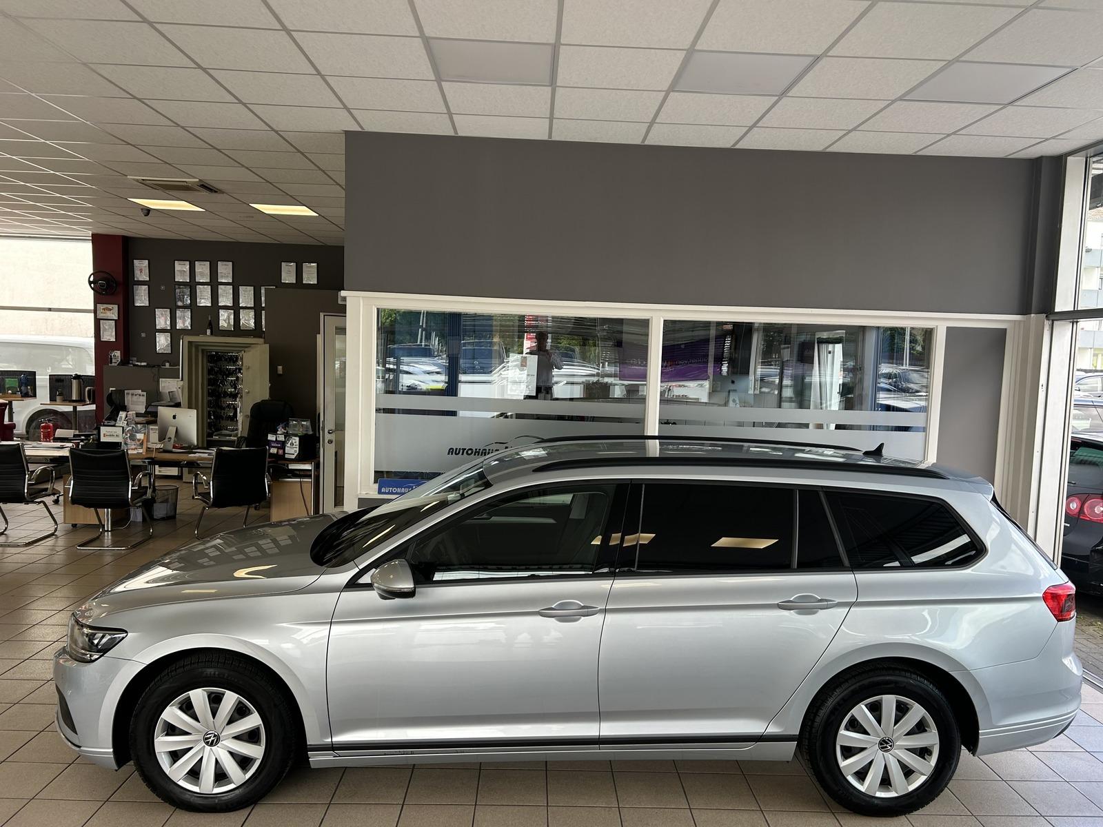 Volkswagen Passat Variant TDI Klima Allwetterreifen AHK PDC