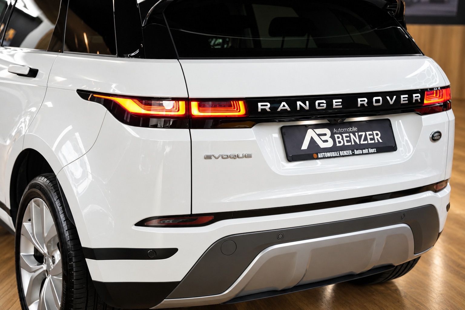 Fahrzeugabbildung Land Rover Range Rover Evoque SE *Meridian*Kamera*Memory