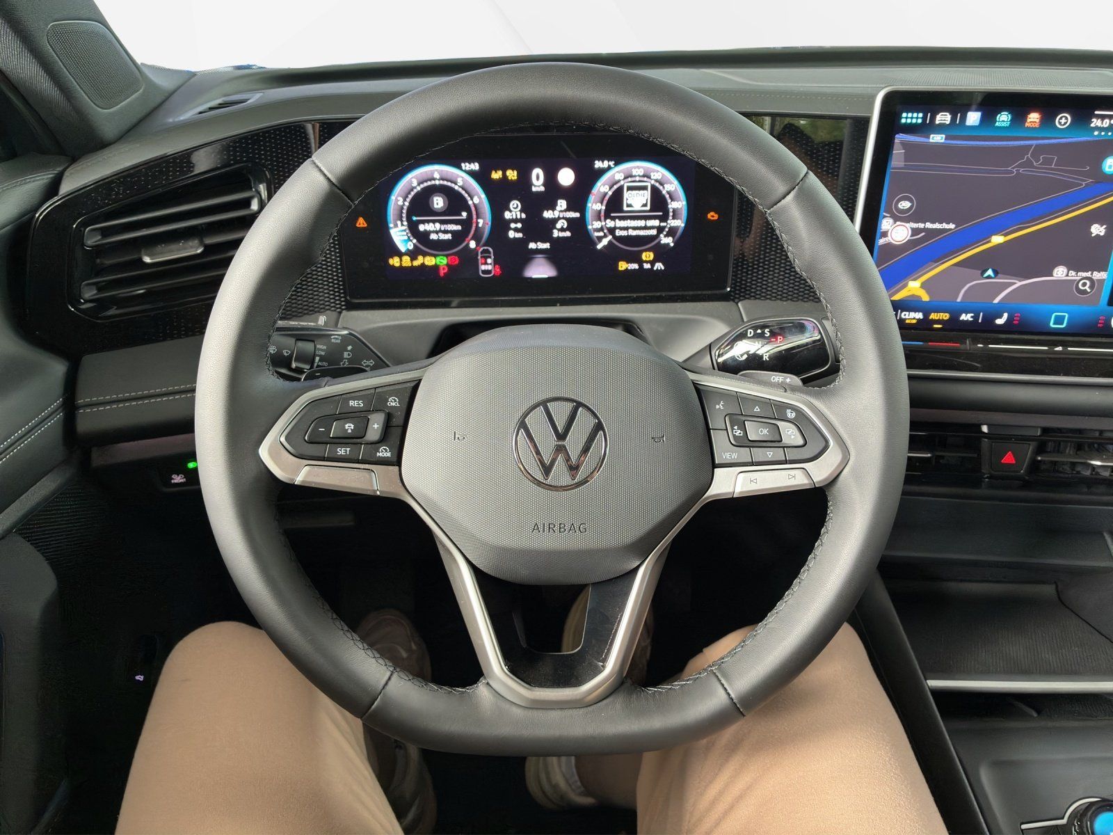Fahrzeugabbildung Volkswagen Tiguan 2.0 TSI 4Motion W Life 360,AHK,Kamera,LED