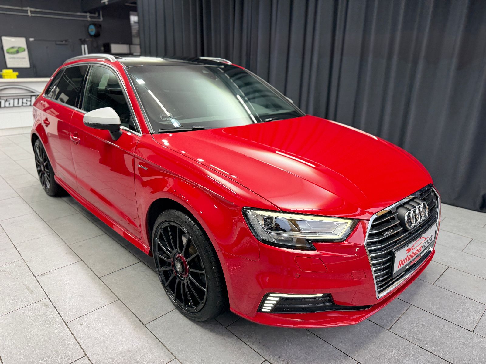 Fahrzeugabbildung Audi A3 Sportback e-tron s-line |AHK|PANO|NAVI