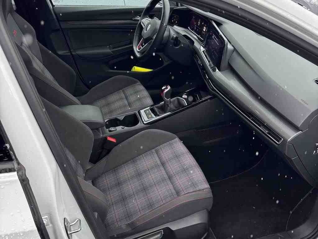 Fahrzeugabbildung Volkswagen Golf GTI *Panodach*Navi*PDC*Sitzhzg*ACC*LED*DAB*