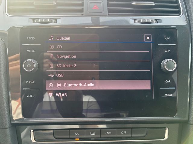 Fahrzeugabbildung Volkswagen Golf VII Variant >Navi/Klima/VW Connect<