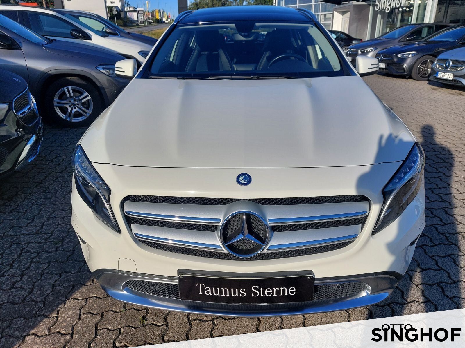 Fahrzeugabbildung Mercedes-Benz GLA 180 Urban +AHK+Pano+Xenon+PDC+Navi+SHZ+Klima