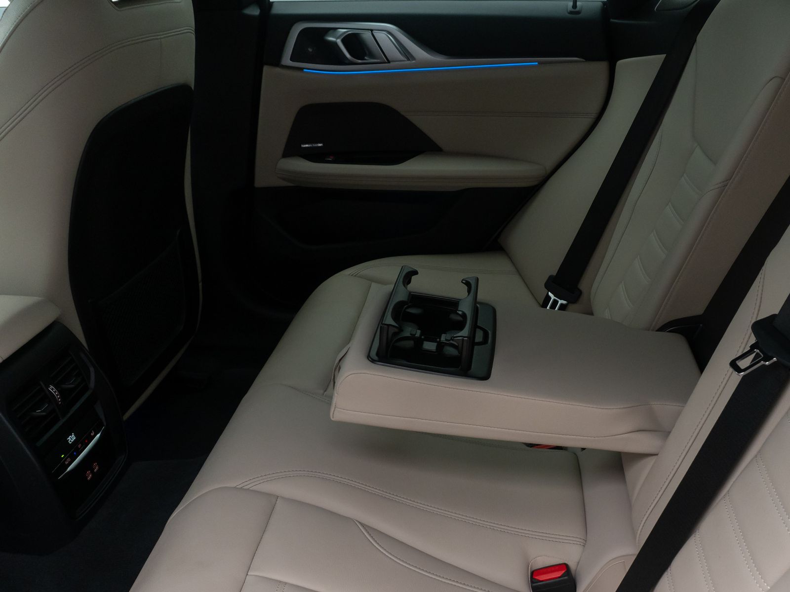 Fahrzeugabbildung BMW i4 M50 Kamera DAB AHK DriveAss Memory H/K 20Zoll