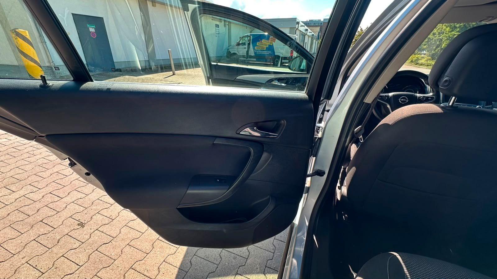 Opel Insignia 2013 — photo 13