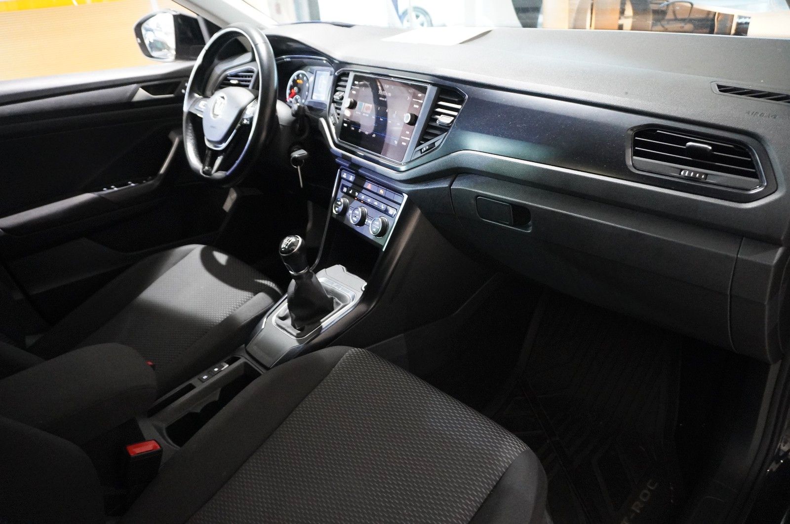 Fahrzeugabbildung Volkswagen T-Roc 1.0 TSI NAVI/LED/SHZ/PDC/NEBEL/KLIMA/DAB+