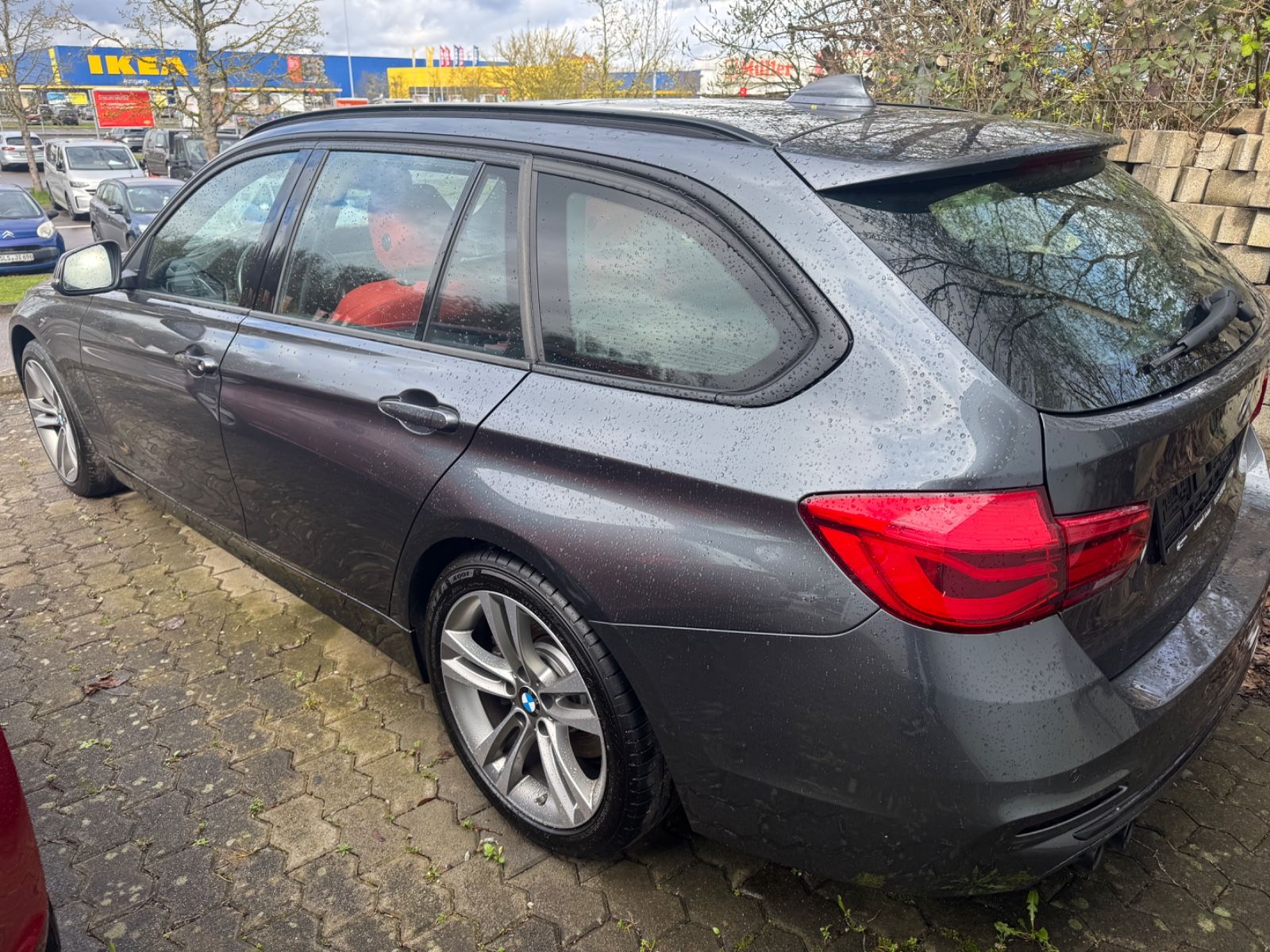 Fahrzeugabbildung BMW 330 xDrive Sport Line Panorama+HUD+erst 37500km