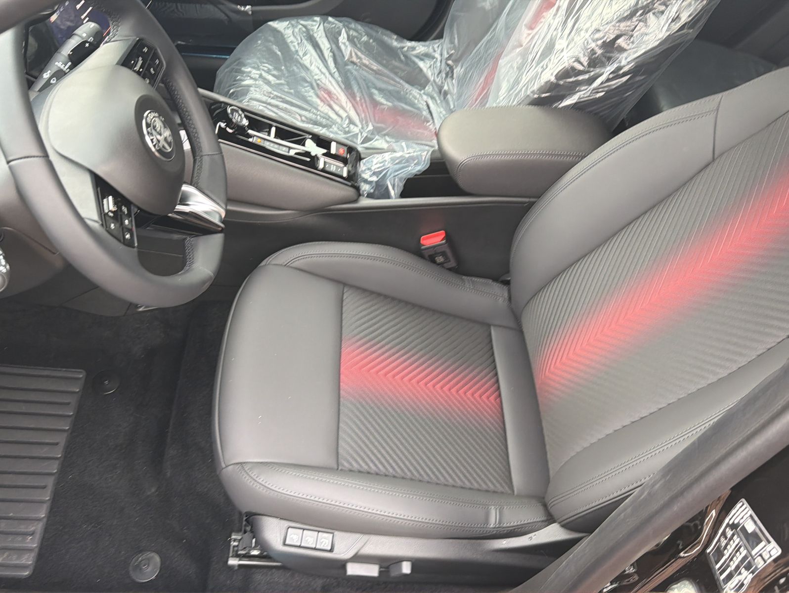 Fahrzeugabbildung Alfa Romeo Junior Ibrida 1.2 VGT 48V-Hybrid 107 kW Q4