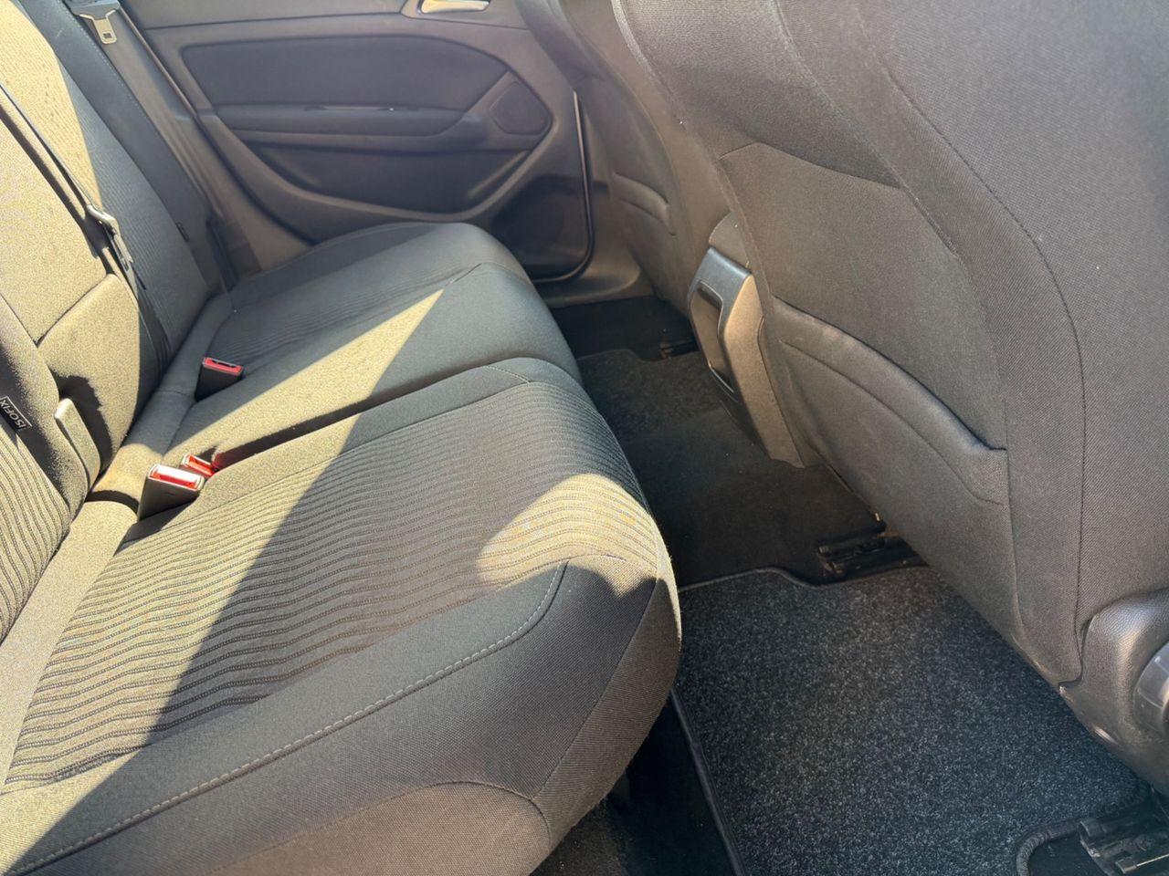 Peugeot 308 2015 — photo 9