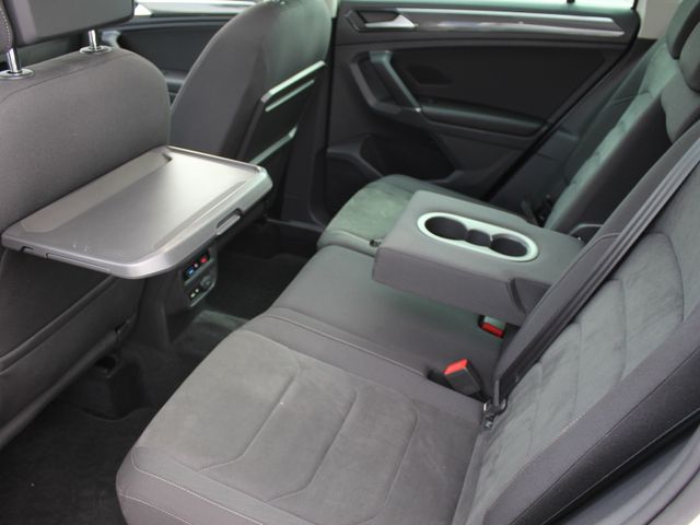 Tiguan 2,0 TDI 4M R-Line PanoD*Navi*AHK*19"Alu