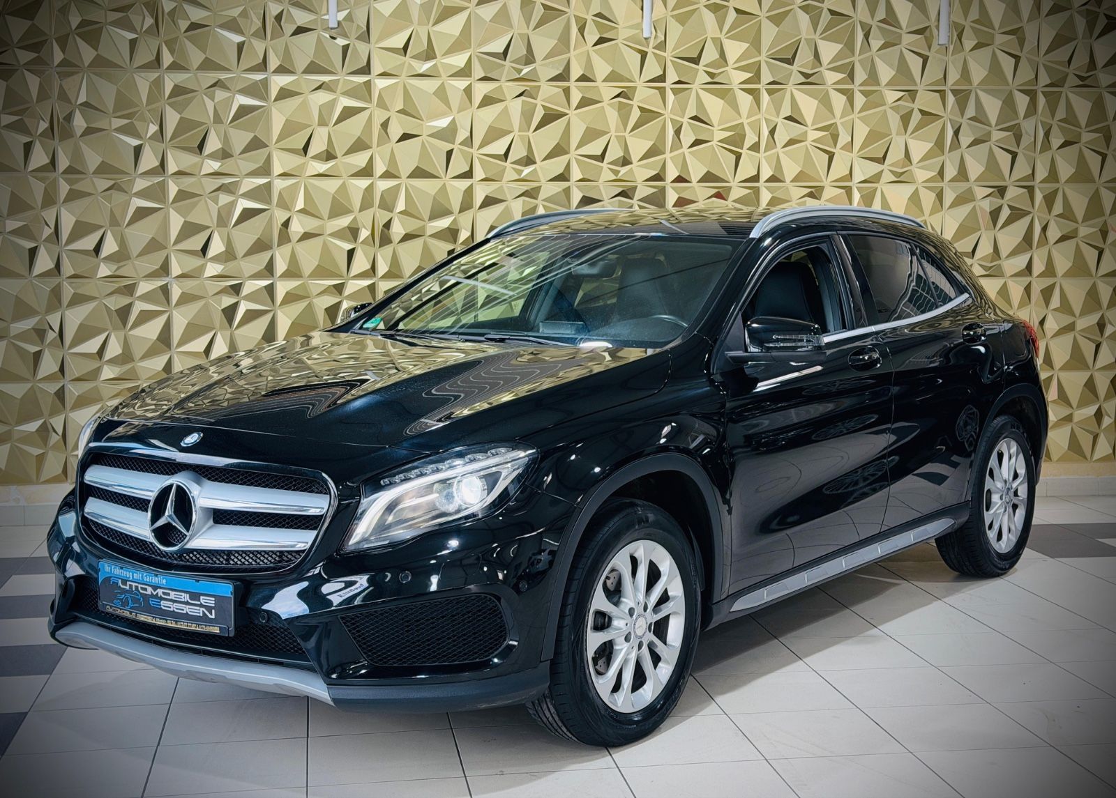 MERCEDES-BENZ GLA 180  Street Style|AMG-LINE|BI-XENON|MEMORY
