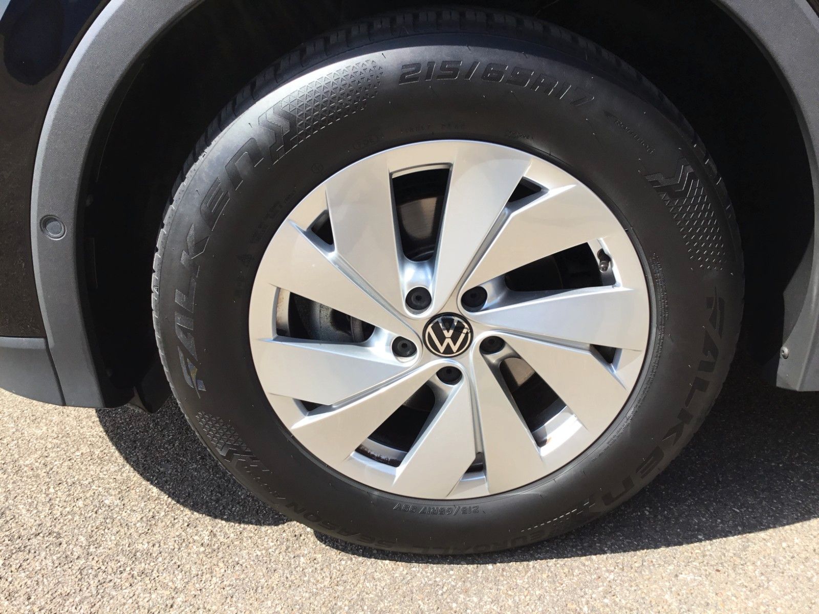 Fahrzeugabbildung Volkswagen Tiguan 1.5 eTSI DSG+AHK+LED+AppConnect+Sitzheizu