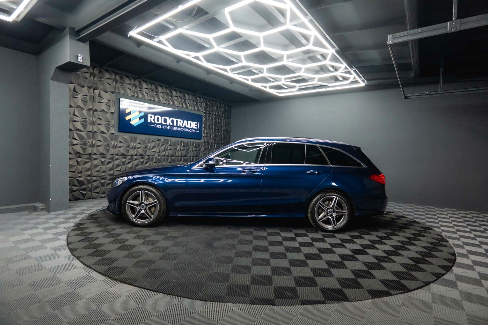 Fahrzeugabbildung Mercedes-Benz C 300 AMG | ACC | Pano | Mulitbeam | Widescreen